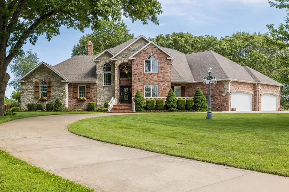 962 Eastwind Ct, Nixa, MO 65714 - photo 1