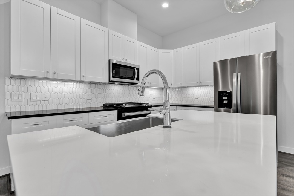 5731 White Magnolia St, Houston, TX 77091 - photo 1