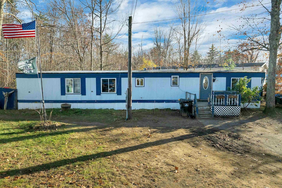 28 Joshua St, Rochester, NH 03867 - photo 1