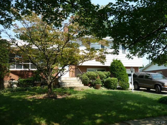 1819 Johnston Dr, Bethlehem, PA 18017 - photo 1