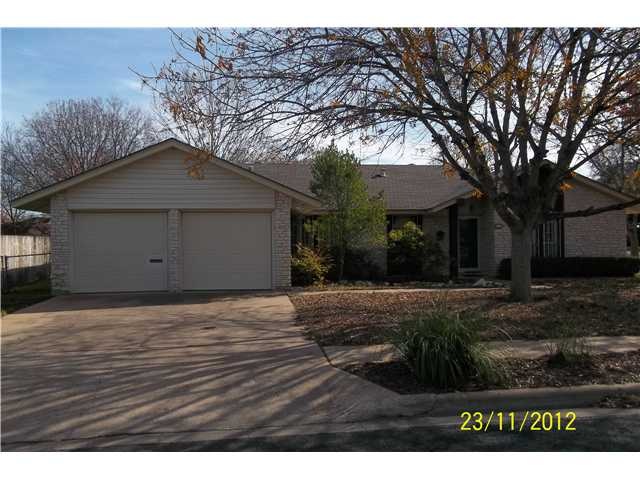 Entrance/Door : Nice stone home, very clean and we