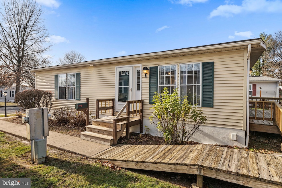 738 Aspen Cir, Red Hill, PA 18076 - photo 1