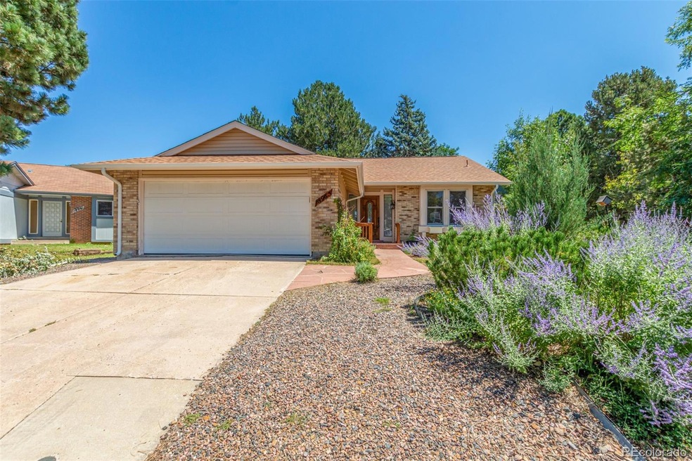 18965 E Kent Cir, Aurora, CO 80013 - photo 1