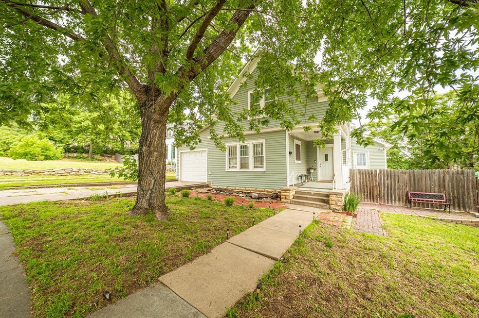 429 W 5th St, Concordia, KS 66901 - photo 1