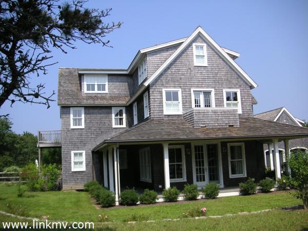 Great Living Space for Many or a Few!