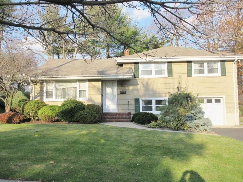76 Anderson Dr, Clifton, NJ 07013 - photo 1