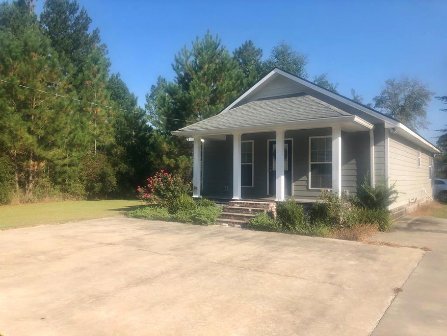 579 S Forest Dr, Jesup, GA 31545 - photo 1