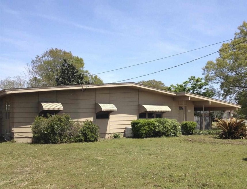 Lots of curb appeal!
