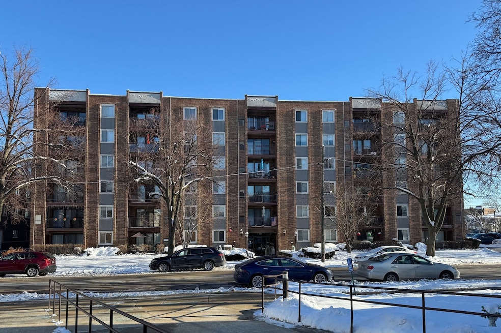 825 Pearson St unit 3D, Des Plaines, IL 60016 - photo 1