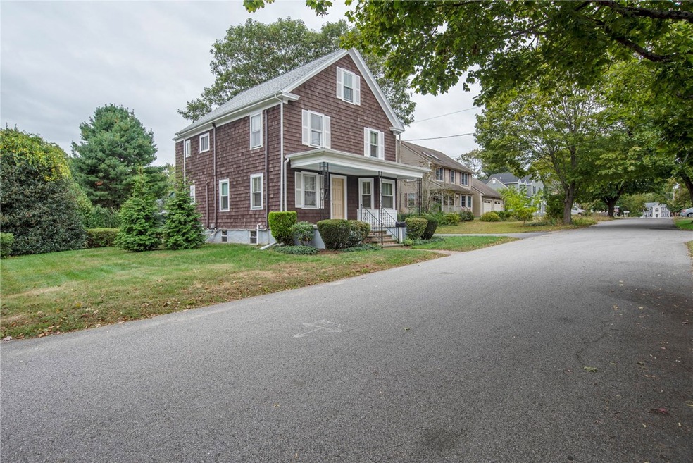 27 Commonwealth Ave, Barrington, RI 02806 - photo 1