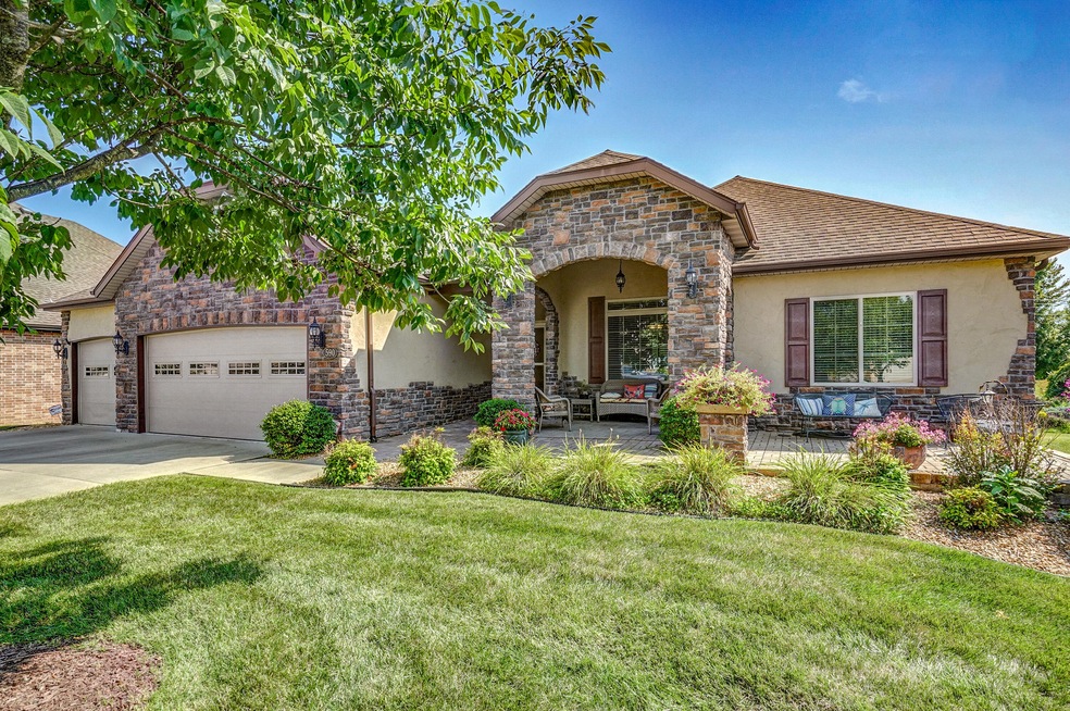 590 E Katella Cir-1