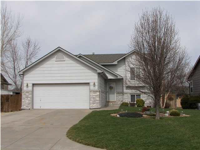 Welcome home!!! Beautiful well maintained home.
