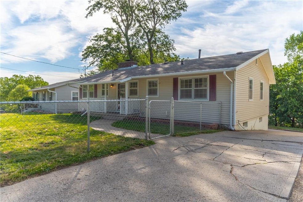 4195 Timber Ln, Des Moines, IA 50317 - photo 1