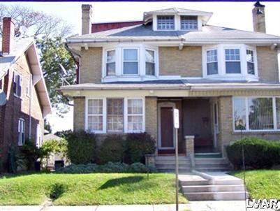 Unique & spacious twin home with over 1800 sq ft i