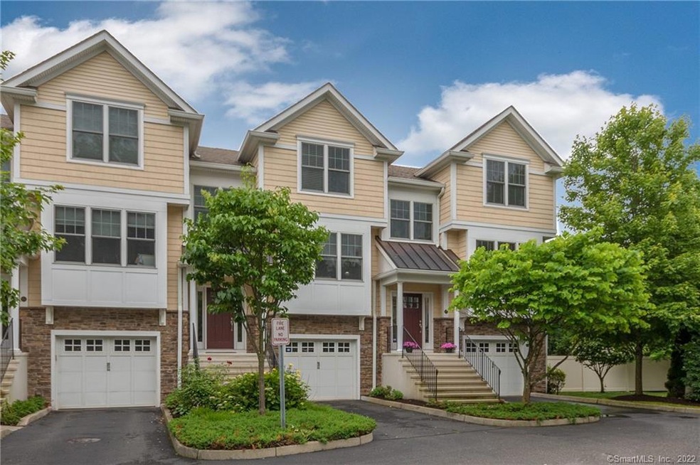 401 Bradley Ln unit 401, Westport, CT 06880 - photo 1