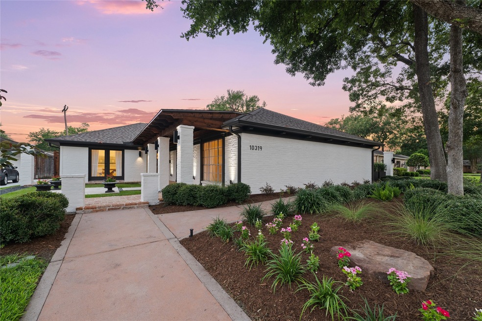 10319 Shady River Dr, Houston, TX 77042 - photo 1