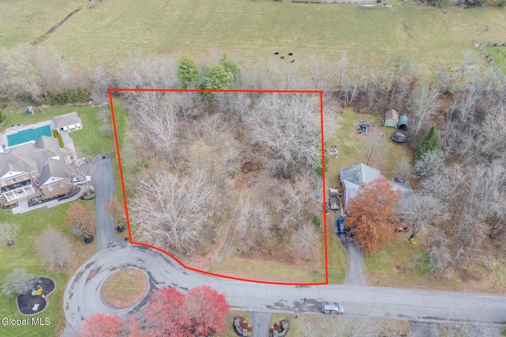 1128 Mohegan Rd, Niskayuna, NY 12309 - photo 1