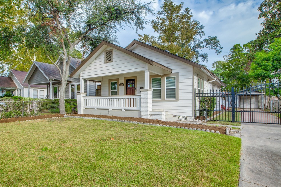 621 Aurora St, Houston, TX 77008 - photo 1