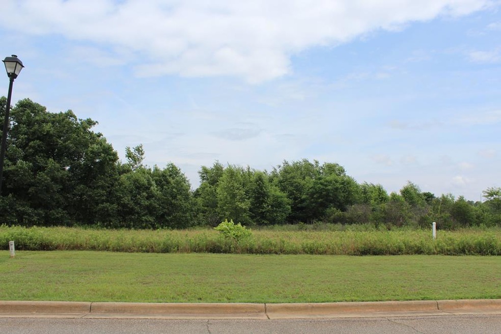 201 Stonegate Dr, Albany, GA 31721 - photo 1