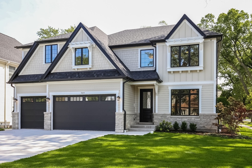 969 S Mitchell Ave, Elmhurst, IL 60126 - photo 1