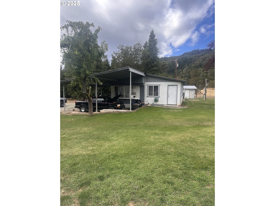 567 Bluebird Ln, Myrtle Creek, OR 97457 - photo 1