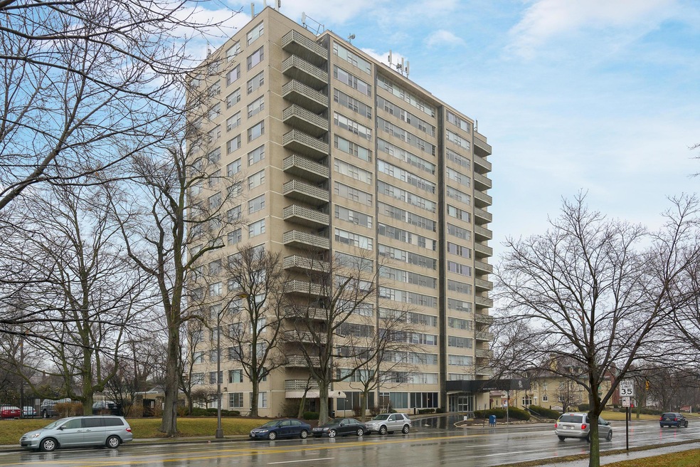 1620 e Broad-1