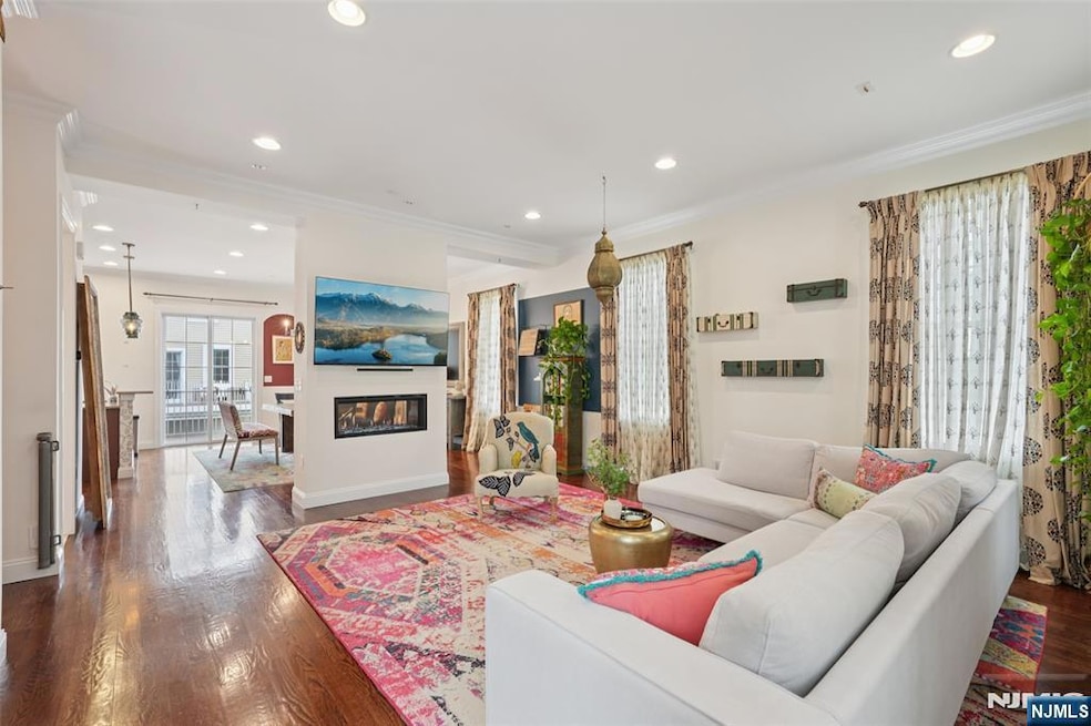 Sold $935,000 • Co-Listing Agent