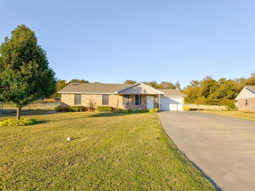 4414 Bobbie Ann Dr, Granbury, TX 76049 - photo 1