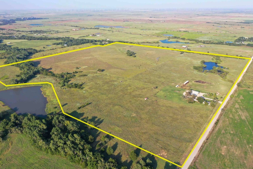 900 W Lake Hellums Rd, Enid, OK 73701 - photo 1