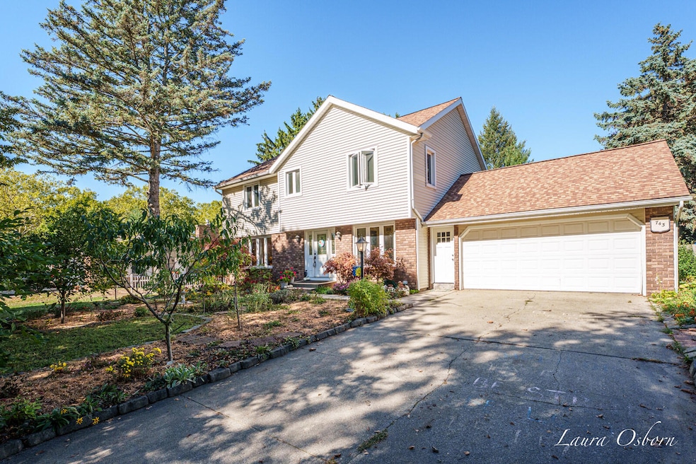 743 Crestview St, Holland, MI 49423 - photo 1