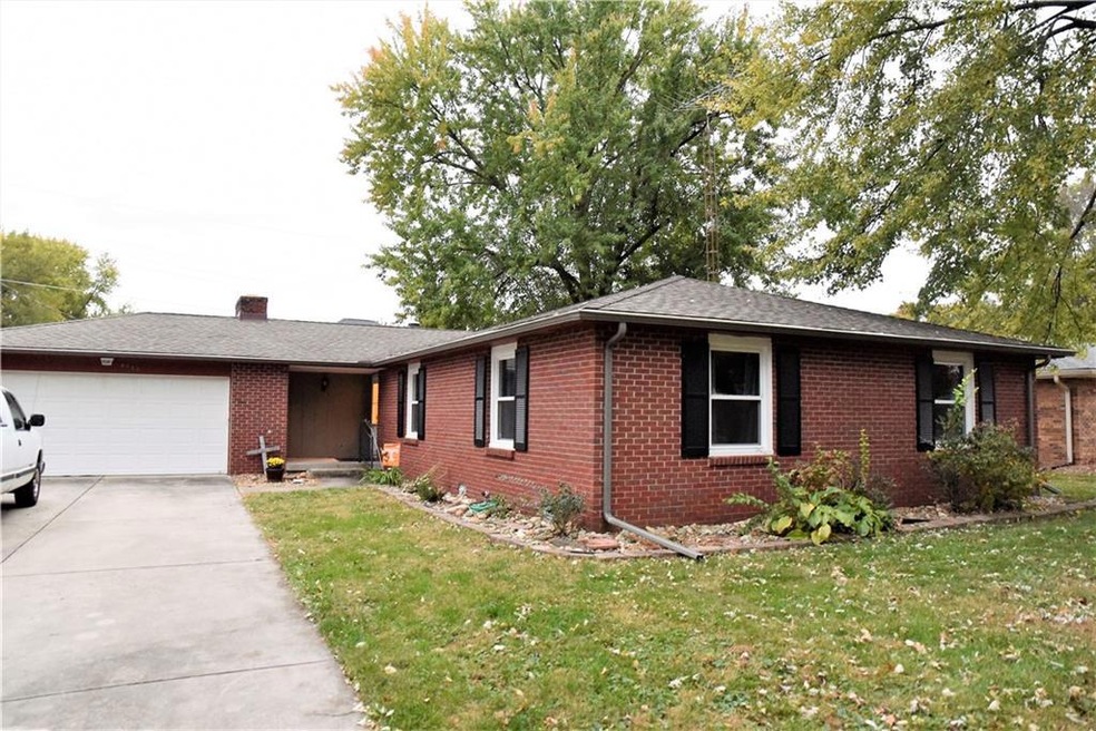 4545 Chapel Dr, Columbus, IN 47203 - photo 1