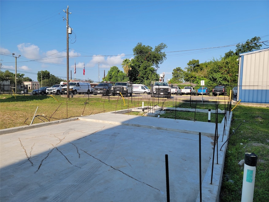 304 W St E, Houston, TX 77076 - photo 1