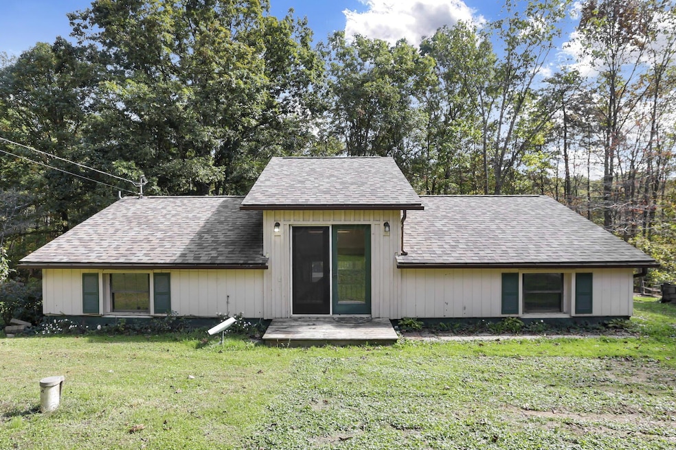 852 Wallace Rd, Little Hocking, OH 45742 - photo 1