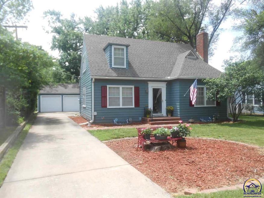 2913 SW 20th St, Topeka, KS 66604 - photo 1