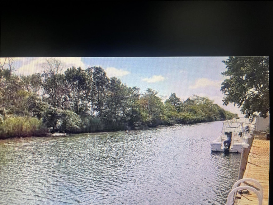 50 Inlet Dr, Lindenhurst, NY 11757 - photo 1
