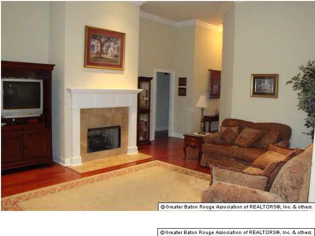 LIVING ROOM, GAS LOG FIREPLACE