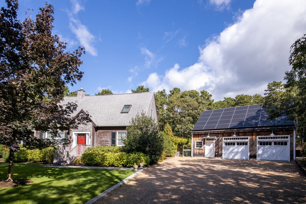 5 Upper Meadow Ln, Oak Bluffs, MA 02557 - photo 1