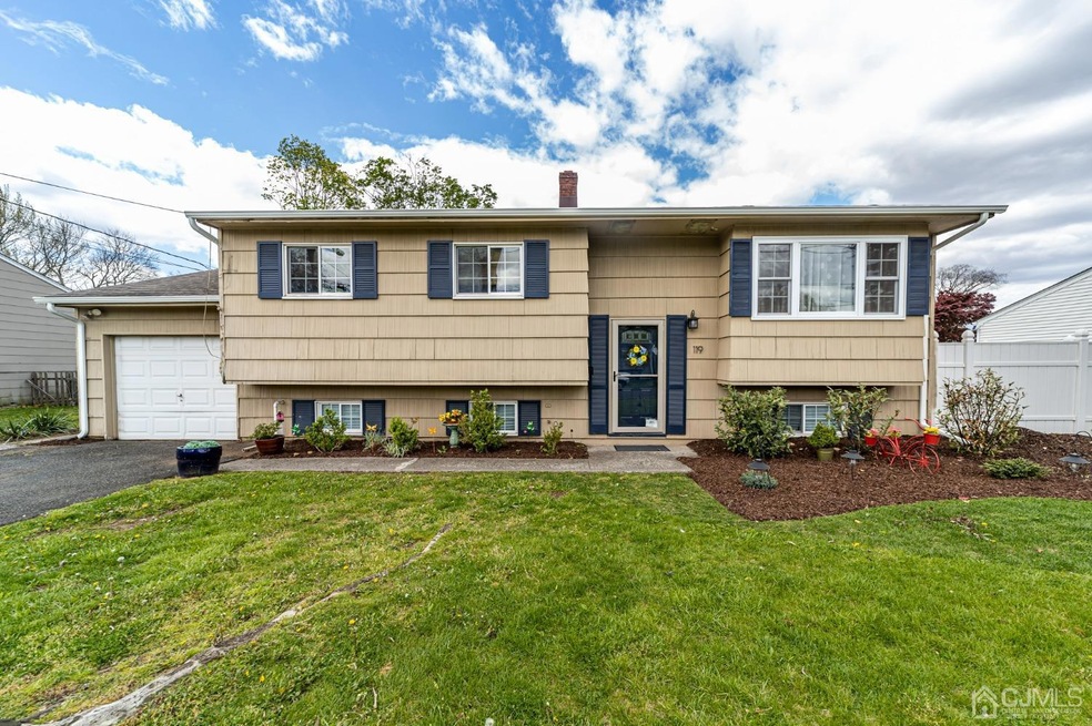 119 Lee Dr, Middlesex, NJ 08846 - photo 1