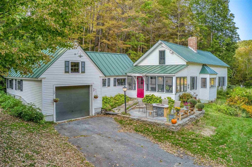 8133 Pomfret Rd, Pomfret, VT 05053 - photo 1