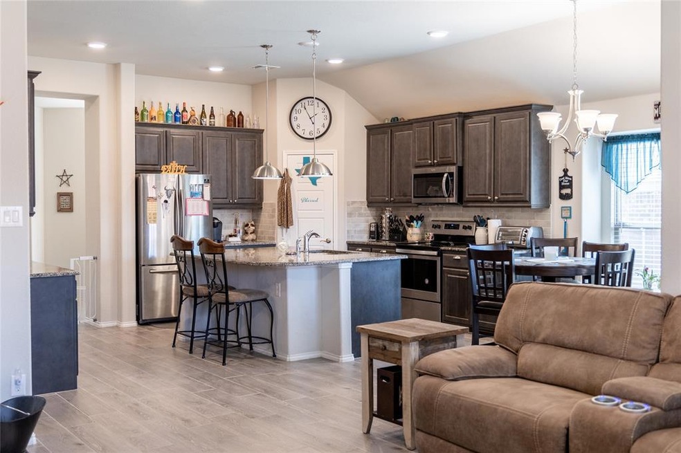 1020 Deer Valley Dr, Weatherford, TX 76087 - photo 1