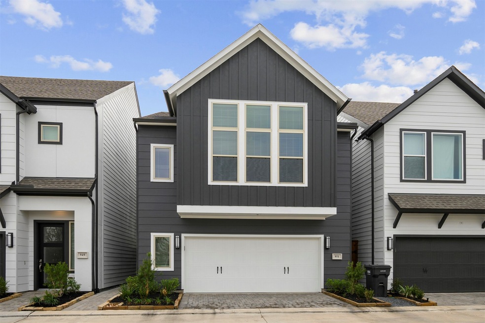 951 Lilly Flower Ln, Houston, TX 77091 - photo 1