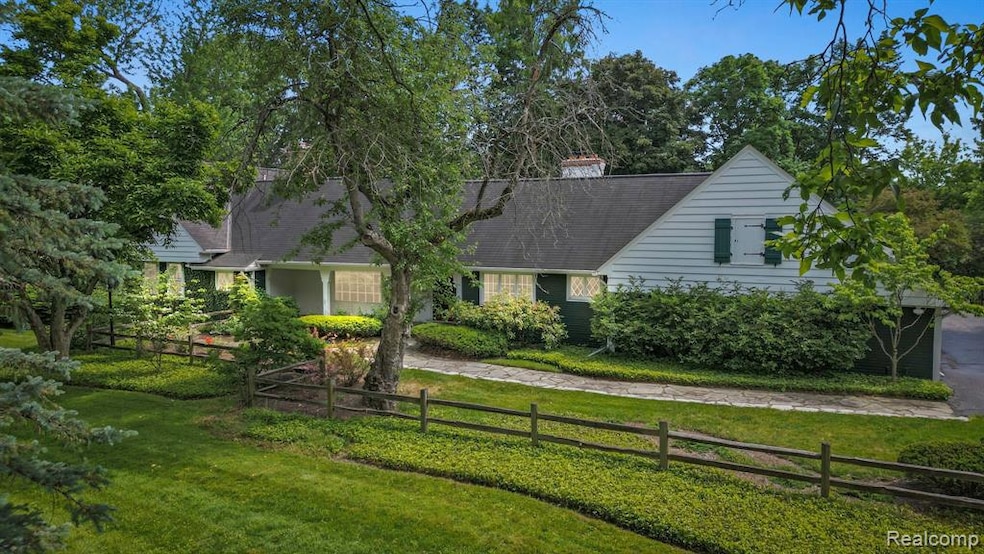 845 Lone Pine Rd, Bloomfield Hills, MI 48302 - photo 1