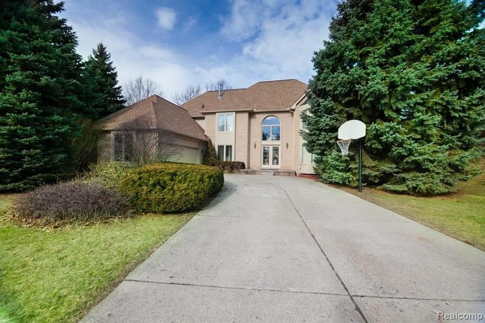 3632 Charlwood Dr, Rochester Hills, MI 48306 - photo 1