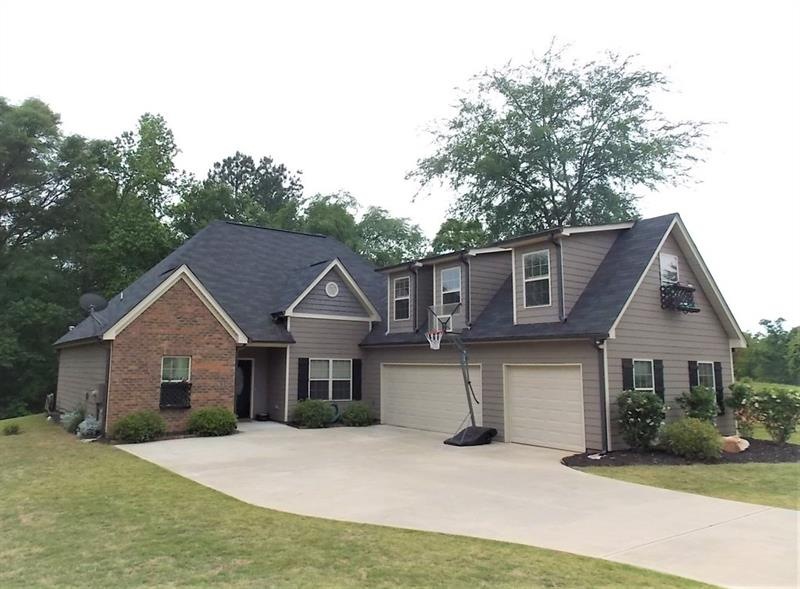WELCOME HOME TO THIS FABULOUS RANCH IN JEFFERSON! 