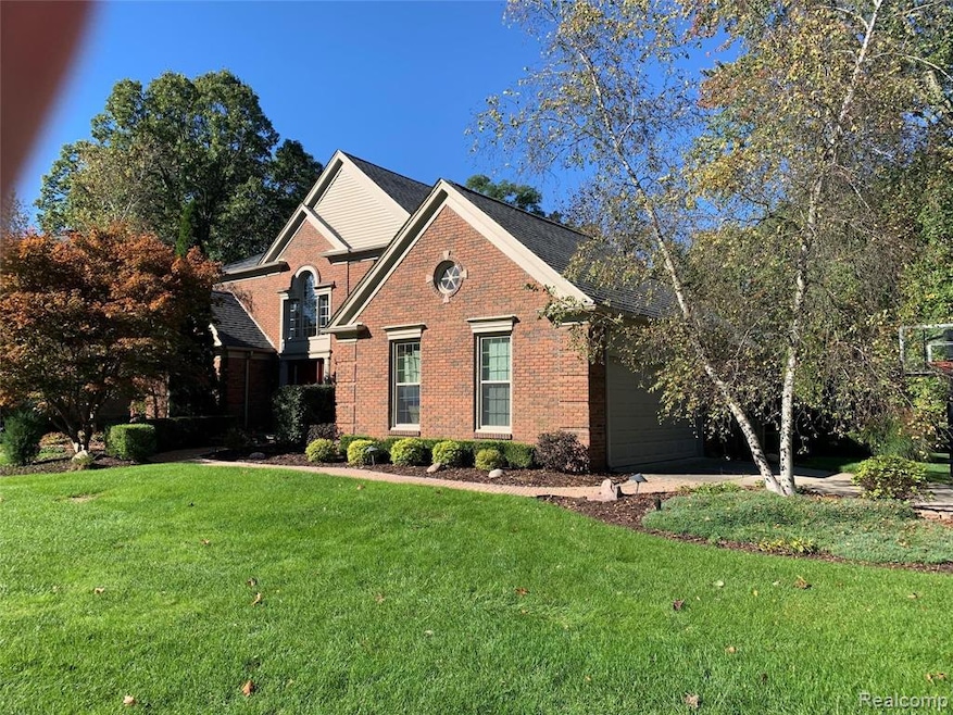 3180 Windwood Rd, West Bloomfield, MI 48324 - photo 1