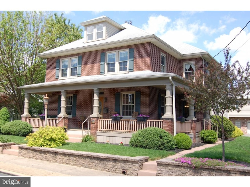 147 W Broad St, New Holland, PA 17557 - photo 1