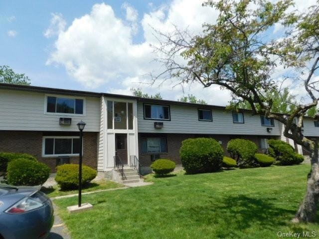 802 Parr Meadow Dr unit 8B, Newburgh, NY 12550 - photo 1