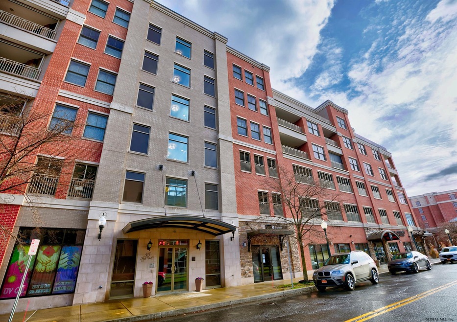 38 High Rock Ave unit 4B, Saratoga Springs, NY 12866 - photo 1