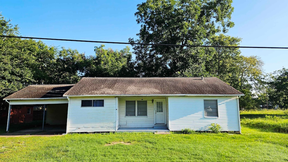 140 W Hooks St, Sour Lake, TX 77659 - photo 1