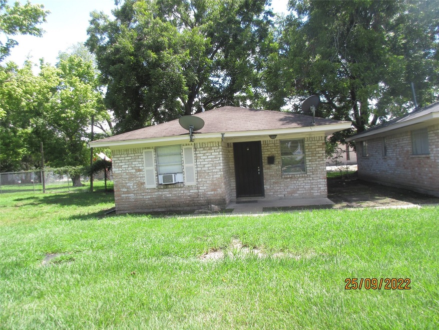 7518 Lockwood Dr, Houston, TX 77016 - photo 1